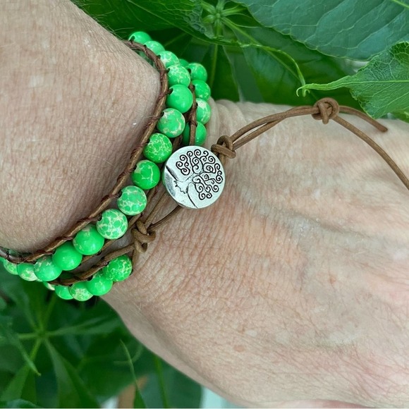 COPY - Women's Green Stone Wrap Cowhide Braided Bracelet.  Hand Made Jewelry - Picture 3 of 6
